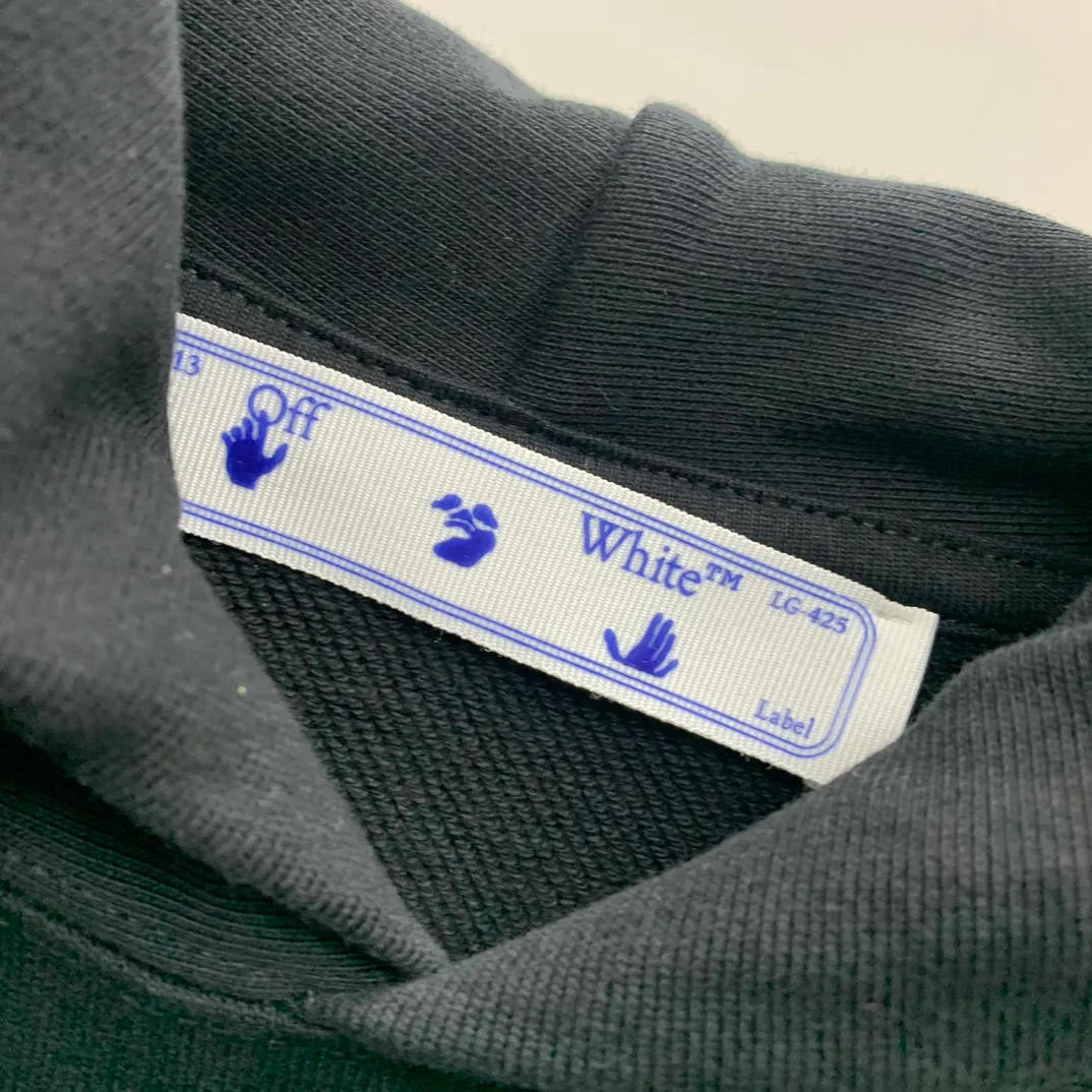 [New] Top tested version OFF-WHITE OW Caravaggio's classic religious male and female couple star's same style pure cotton hooded sweatshirt. This short-sleeved one is made of 460g double-ply double-yarn terry fabric. The front and back printing is with thermoset ink and digital direct injection technology, which is clear, delicate and perfectly restored. This black and white religion is not at the same level of difficulty as the 21 color religions. You should know that color graffiti can use multiple colors to present a three-dimensional sense of the picture, but the black and white version cannot. Because there are only black and white, only the transition between black and white can bring out the three-dimensionality of the picture, just like a sketch. In terms of color scanning, multiple manual adjustments are required, and the direct inkjet head also needs to be debugged. If these delicate tasks are not done, it is impossible to restore the essence of ZP. Only when the color transition is smooth can you make a good print. Coupled with the original fabric + a new custom-woven collar label, it can be called the top version. Size: XS-L Color; Black P:390
